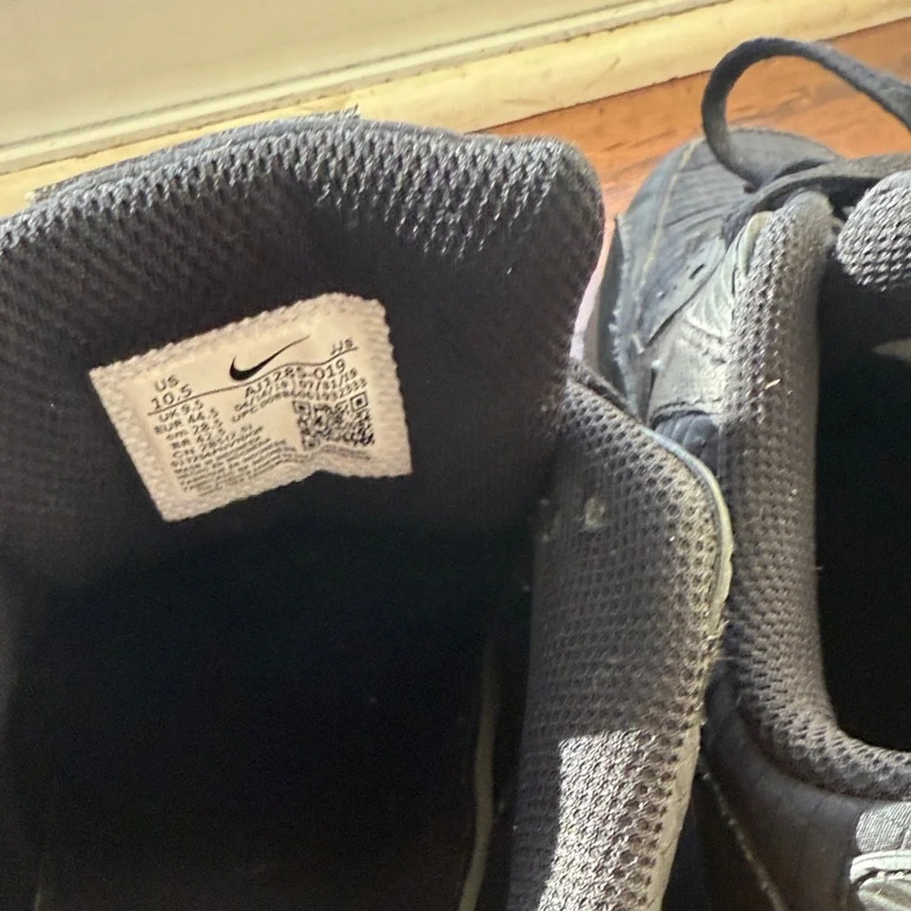 Nike Air Max Men's Sneakers in Black - Picture 3 of 3